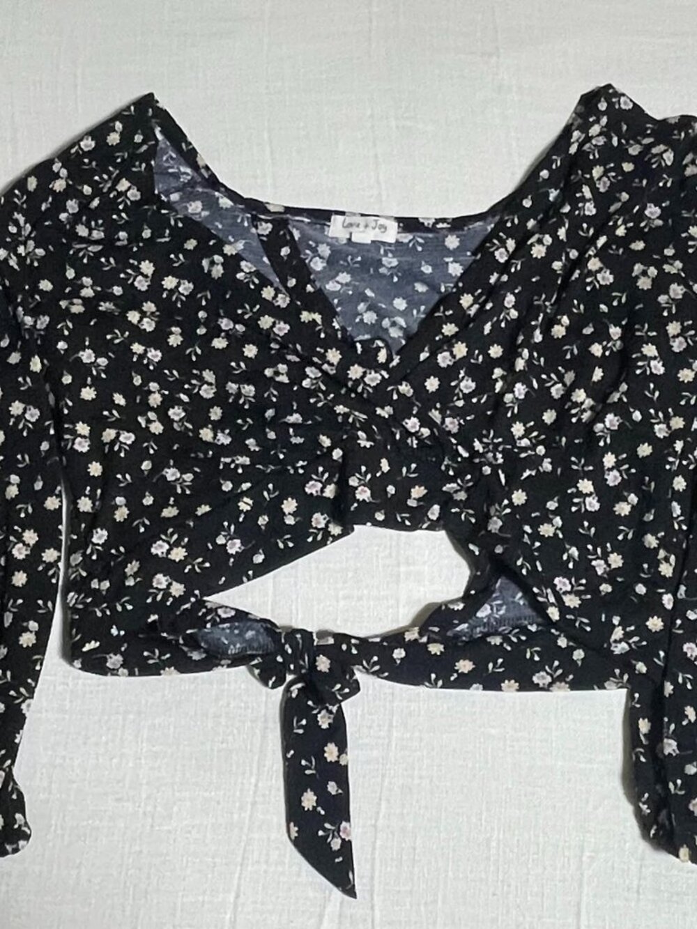 Womens Love + Joy Black Floral Pattern Cropped Long Sleeve Blouse (Size L)